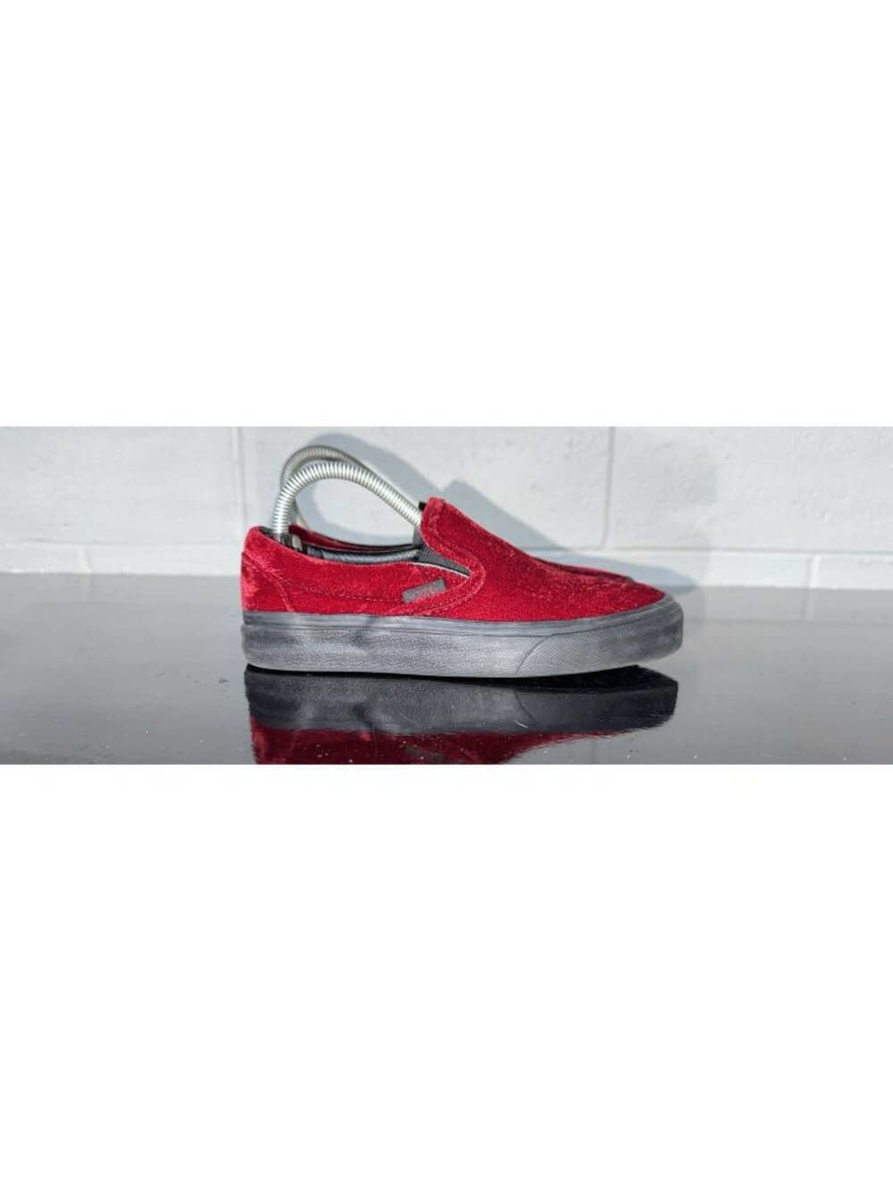 VANS Classic Slip-On Womens Velvet Athletic Shoes Sneakers Size 5 Red Black